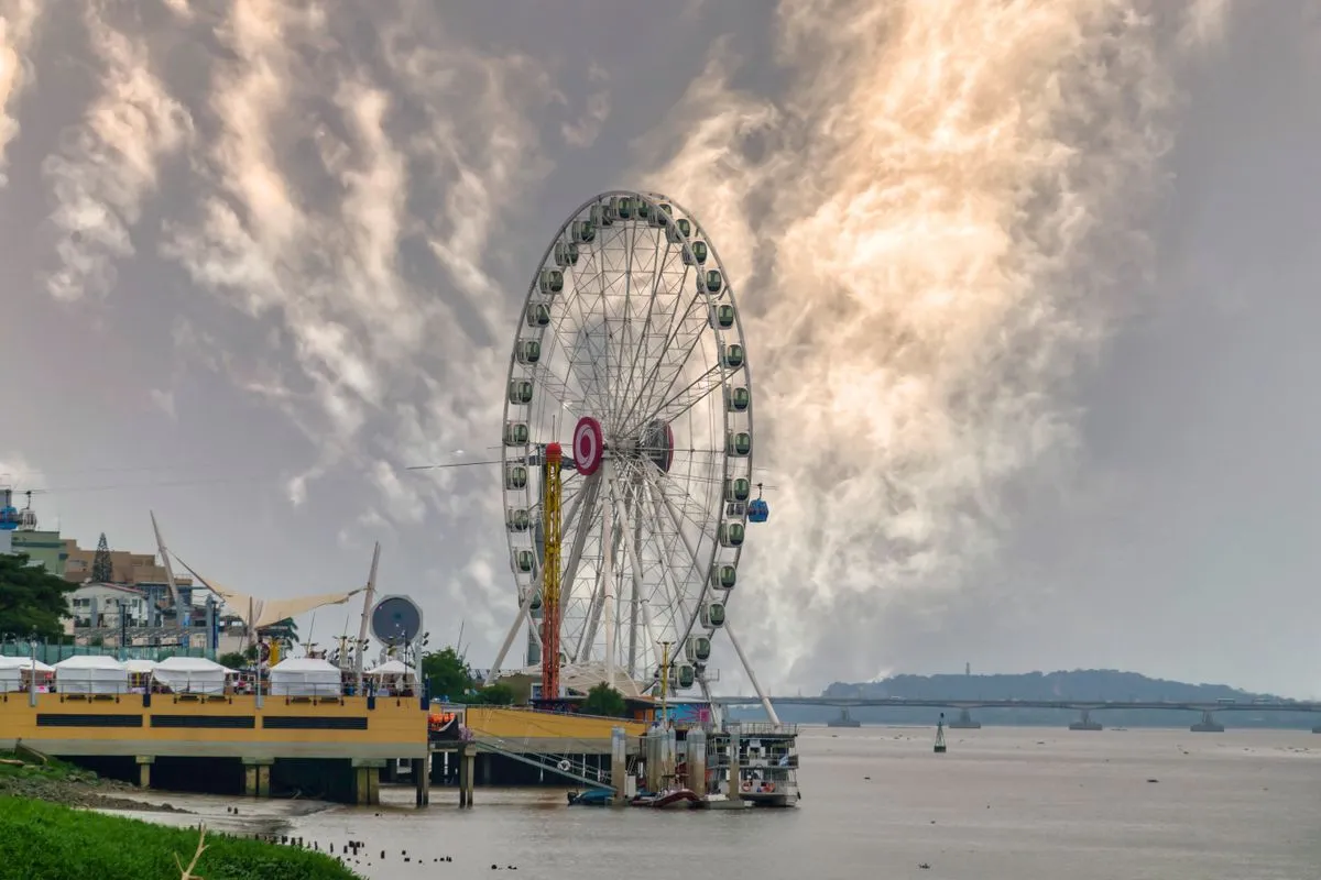 La rueda La Perla en el Malecón de Guayaquil, Ecuador